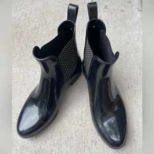 Guess jelly rain boot size 7M black color